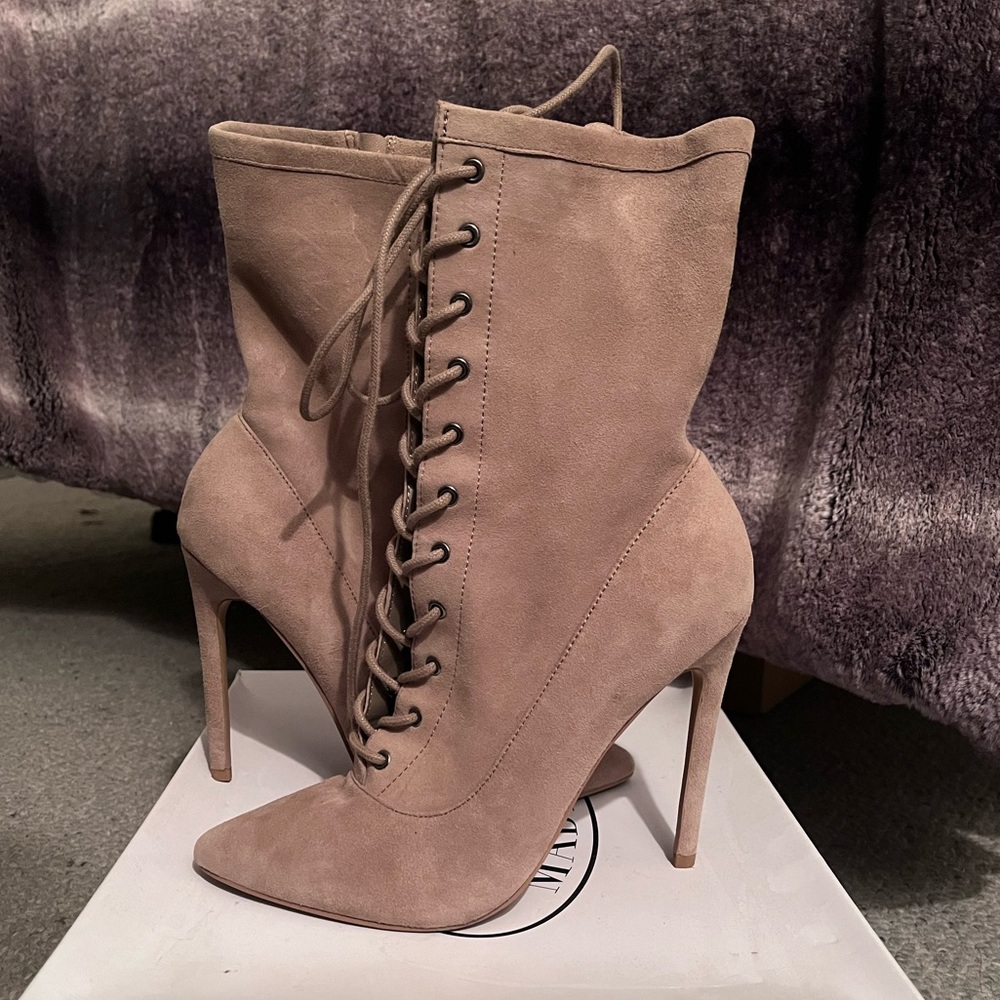 Steve Madden ‘Satisfied’ boots